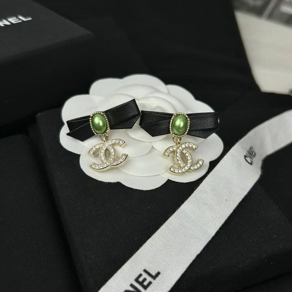 Chanel leather bow 🎀 double C earrings - Picture 3 of 3